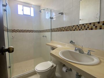 apartamento en arriendo en ciudad jardín. Cod A68754