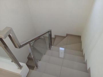 Rumah Baru Komplek Batununggal Indah