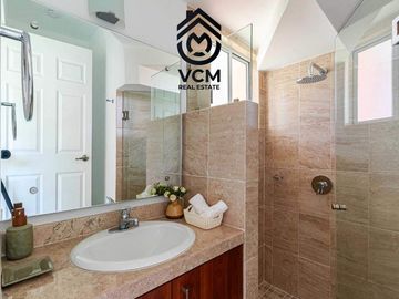 VENTA DE CASA RESIDENCIAL CON ALBERCA, ROOF GARDEN Y JARDIN PROPIO EN YAUTEPEC