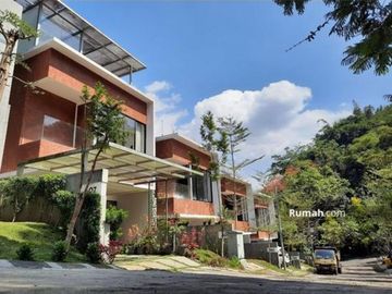 RUMAH VILLA DAGO BANDUNG VIEW PEGUNUNGAN & HUTAN PINUS
