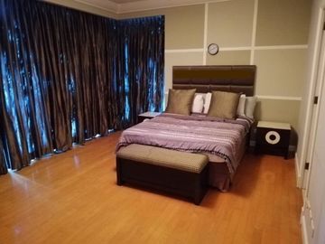 Modern 3BR Luxury Condo in Pacific Plaza Towers BGC for Sale