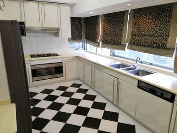 Modern 3BR Luxury Condo in Pacific Plaza Towers BGC for Sale