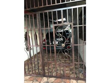 DOLEGUITA, VENTA/ALQUILER DE CASA ESPACIOSA Y REMODELADA