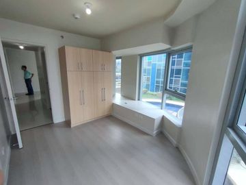 2 BEDROOM FOR SALE IN SIX SENSES NEAR MALL OF ASIA PASAY