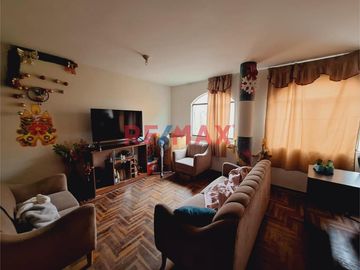 🌟 ¡OPORTUNIDAD ÚNICA EN VICTOR LARCO HERRERA, TRUJILLO! 🌟

🏡 Descubre este espacioso inmueble de 3 pisos ubicado en la prestigiosa dirección 📍 Vista