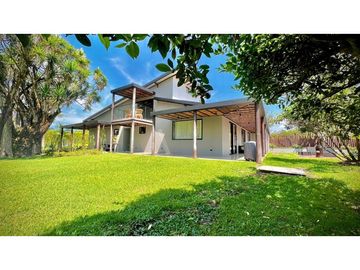 Venta Casa Campestre Luxury Llanogrande con Pesebreras USO COMERCIAL
