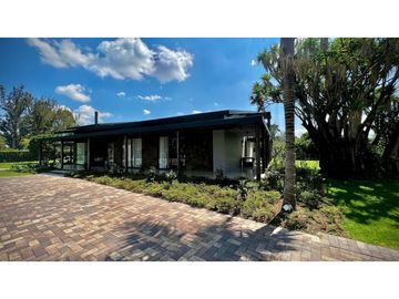 Venta Casa Campestre Luxury Llanogrande con Pesebreras USO COMERCIAL