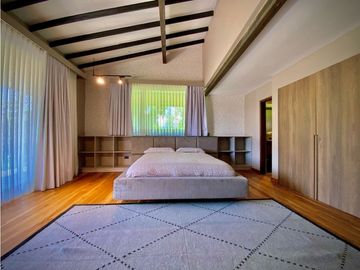 Venta Casa Campestre Luxury Llanogrande con Pesebreras USO COMERCIAL