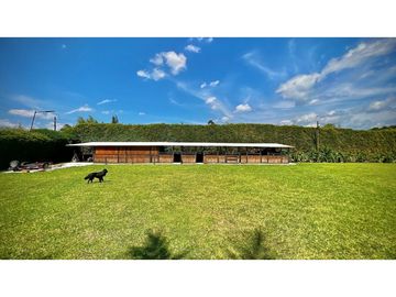 Venta Casa Campestre Luxury Llanogrande con Pesebreras USO COMERCIAL