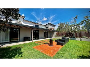 Venta Casa Campestre Luxury Llanogrande con Pesebreras USO COMERCIAL