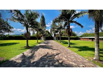 Venta Casa Campestre Luxury Llanogrande con Pesebreras USO COMERCIAL