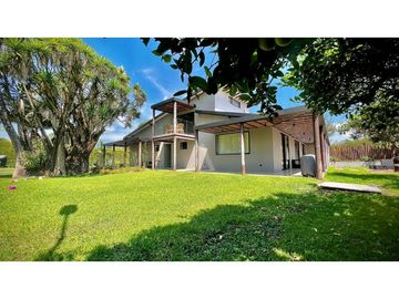 Venta Casa Campestre Luxury Llanogrande con Pesebreras USO COMERCIAL