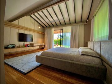 Venta Casa Campestre Luxury Llanogrande con Pesebreras USO COMERCIAL