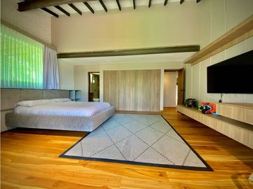 Venta Casa Campestre Luxury Llanogrande con Pesebreras USO COMERCIAL