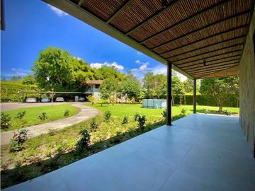 Venta Casa Campestre Luxury Llanogrande con Pesebreras USO COMERCIAL