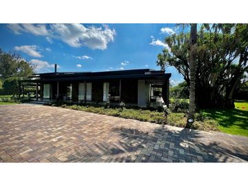 Venta Casa Campestre Luxury Llanogrande con Pesebreras USO COMERCIAL
