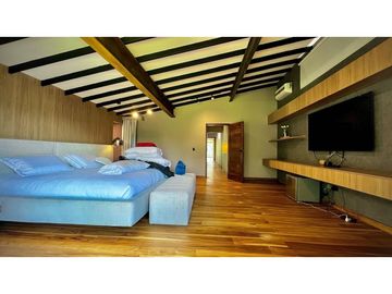Venta Casa Campestre Luxury Llanogrande con Pesebreras USO COMERCIAL