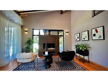Venta Casa Campestre Luxury Llanogrande con Pesebreras USO COMERCIAL