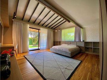 Venta Casa Campestre Luxury Llanogrande con Pesebreras USO COMERCIAL