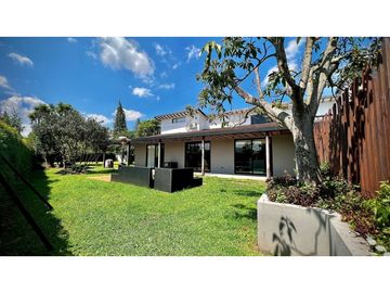 Venta Casa Campestre Luxury Llanogrande con Pesebreras USO COMERCIAL