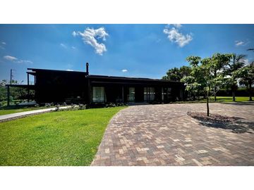 Venta Casa Campestre Luxury Llanogrande con Pesebreras USO COMERCIAL
