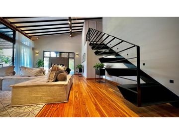 Venta Casa Campestre Luxury Llanogrande con Pesebreras USO COMERCIAL
