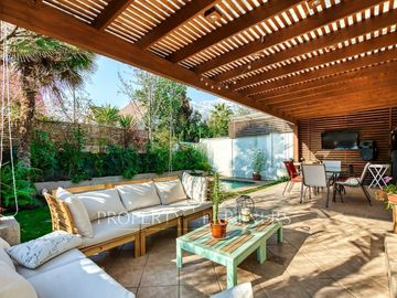 Linda y moderna casa en venta, excelente estado y ubicación privilegiada, en el corazón de Peñalolén