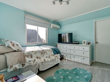 Linda y moderna casa en venta, excelente estado y ubicación privilegiada, en el corazón de Peñalolén