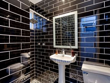 Linda y moderna casa en venta, excelente estado y ubicación privilegiada, en el corazón de Peñalolén
