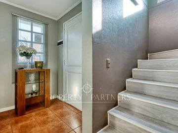 Linda y moderna casa en venta, excelente estado y ubicación privilegiada, en el corazón de Peñalolén