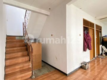 Rumah dengan Kos-Kosan di Cinere, Semi Furnished - Investasi Menjanjikan