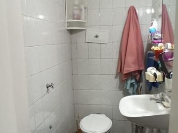 2 CASAS EN VENTA S/LOTE PROPIO P/2 FLIAS. LANUS O. ZONA CONSULTORIOS (ideal para uso profesional)