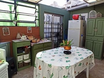 2 CASAS EN VENTA S/LOTE PROPIO P/2 FLIAS. LANUS O. ZONA CONSULTORIOS (ideal para uso profesional)