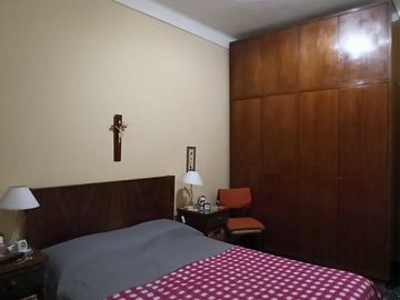 2 CASAS EN VENTA S/LOTE PROPIO P/2 FLIAS. LANUS O. ZONA CONSULTORIOS (ideal para uso profesional)