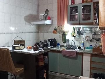 2 CASAS EN VENTA S/LOTE PROPIO P/2 FLIAS. LANUS O. ZONA CONSULTORIOS (ideal para uso profesional)