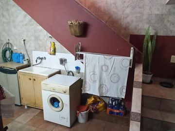 2 CASAS EN VENTA S/LOTE PROPIO P/2 FLIAS. LANUS O. ZONA CONSULTORIOS (ideal para uso profesional)