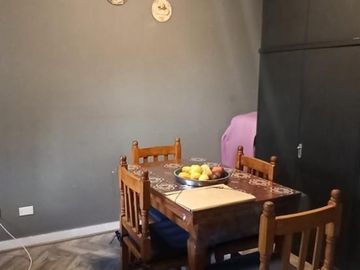 2 CASAS EN VENTA S/LOTE PROPIO P/2 FLIAS. LANUS O. ZONA CONSULTORIOS (ideal para uso profesional)