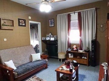 2 CASAS EN VENTA S/LOTE PROPIO P/2 FLIAS. LANUS O. ZONA CONSULTORIOS (ideal para uso profesional)