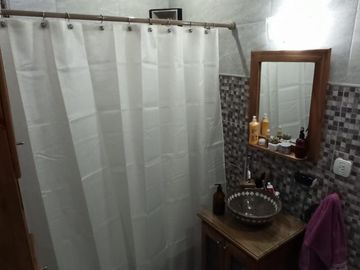 2 CASAS EN VENTA S/LOTE PROPIO P/2 FLIAS. LANUS O. ZONA CONSULTORIOS (ideal para uso profesional)