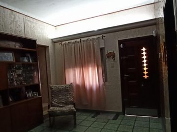 2 CASAS EN VENTA S/LOTE PROPIO P/2 FLIAS. LANUS O. ZONA CONSULTORIOS (ideal para uso profesional)