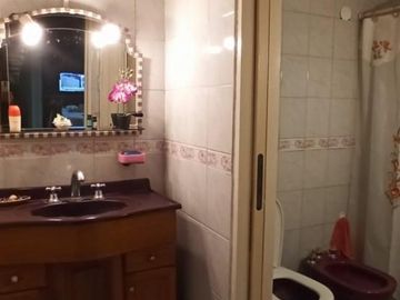 2 CASAS EN VENTA S/LOTE PROPIO P/2 FLIAS. LANUS O. ZONA CONSULTORIOS (ideal para uso profesional)