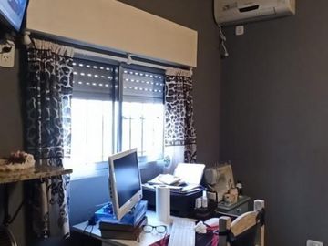 2 CASAS EN VENTA S/LOTE PROPIO P/2 FLIAS. LANUS O. ZONA CONSULTORIOS (ideal para uso profesional)