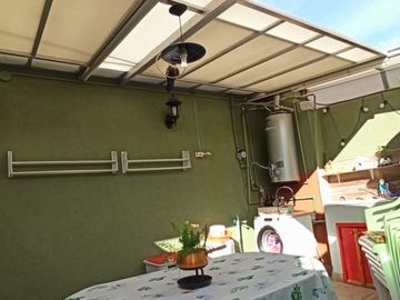 2 CASAS EN VENTA S/LOTE PROPIO P/2 FLIAS. LANUS O. ZONA CONSULTORIOS (ideal para uso profesional)