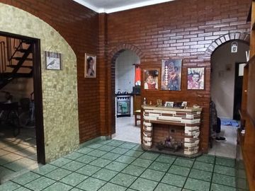 2 CASAS EN VENTA S/LOTE PROPIO P/2 FLIAS. LANUS O. ZONA CONSULTORIOS (ideal para uso profesional)