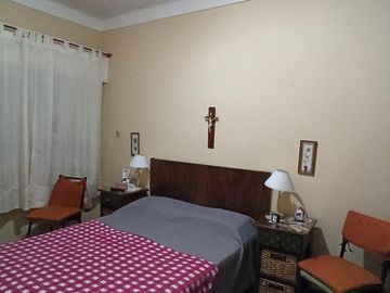 2 CASAS EN VENTA S/LOTE PROPIO P/2 FLIAS. LANUS O. ZONA CONSULTORIOS (ideal para uso profesional)