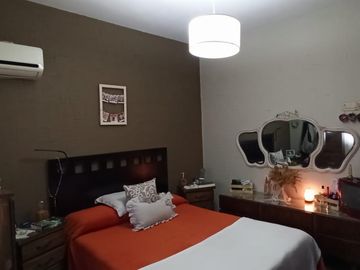 2 CASAS EN VENTA S/LOTE PROPIO P/2 FLIAS. LANUS O. ZONA CONSULTORIOS (ideal para uso profesional)