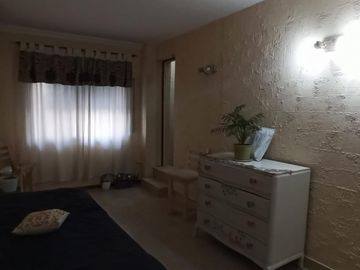 2 CASAS EN VENTA S/LOTE PROPIO P/2 FLIAS. LANUS O. ZONA CONSULTORIOS (ideal para uso profesional)