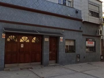 2 CASAS EN VENTA S/LOTE PROPIO P/2 FLIAS. LANUS O. ZONA CONSULTORIOS (ideal para uso profesional)