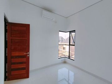 Rumah Baru 2 Lantai Dalam Perumahan di Jalan Kaliurang