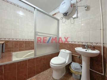 Se Vende Casa De 2 Pisos Cerca Al Mercado 3 Regiones